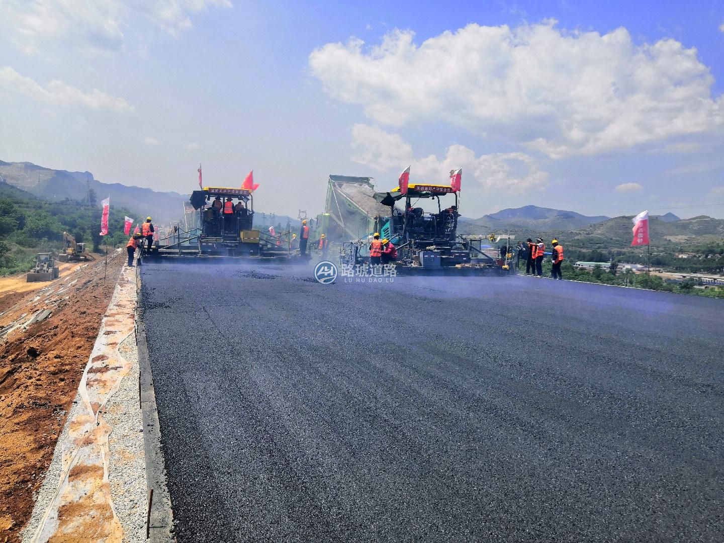 郑州沥青路面摊铺价格：如何选择合适的施工方案与价格标准